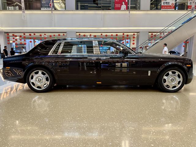 Rolls-Royce Phantom 2015 thumb 7