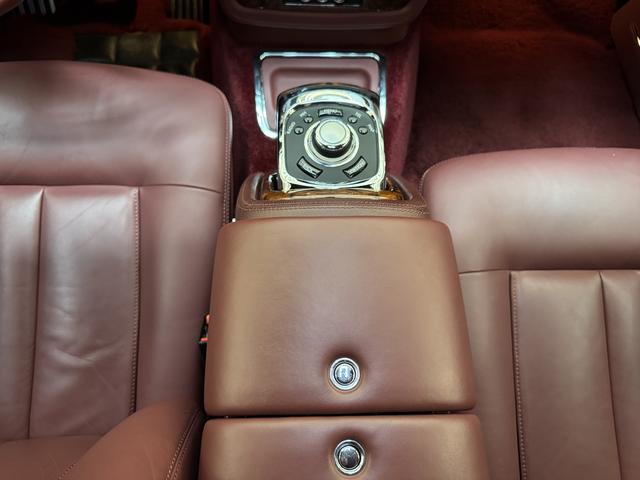 Rolls-Royce Phantom 2015 thumb 11