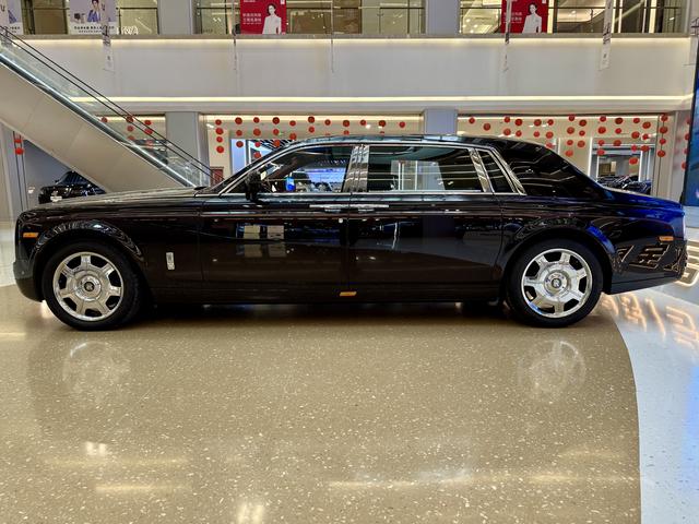 Rolls-Royce Phantom 2015 thumb 12