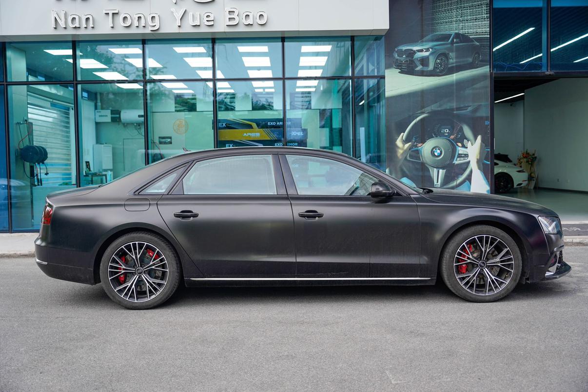 Audi A8 2012 thumb 3