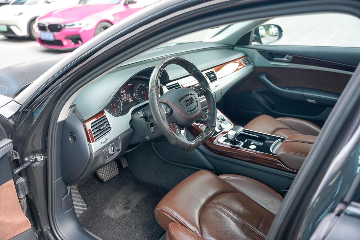 Audi A8 2012 thumb 6