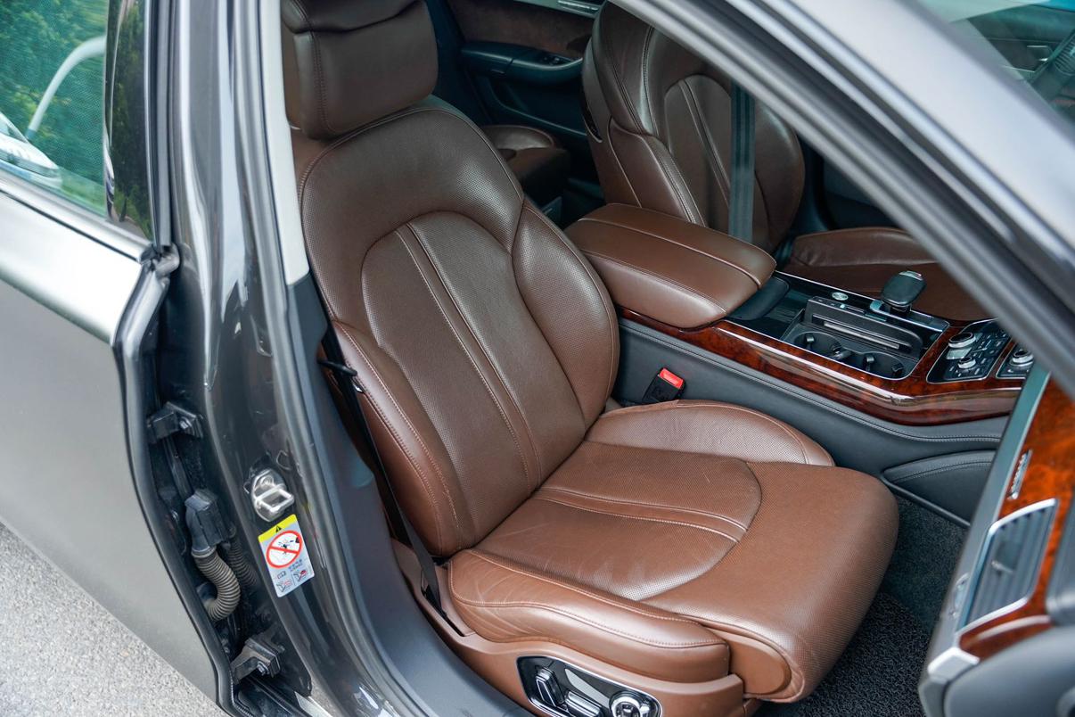 Audi A8 2012 thumb 8