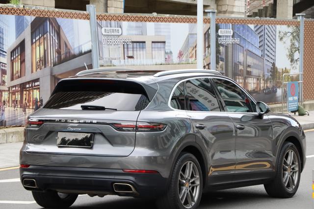 Porsche Cayenne 2022 thumb 3