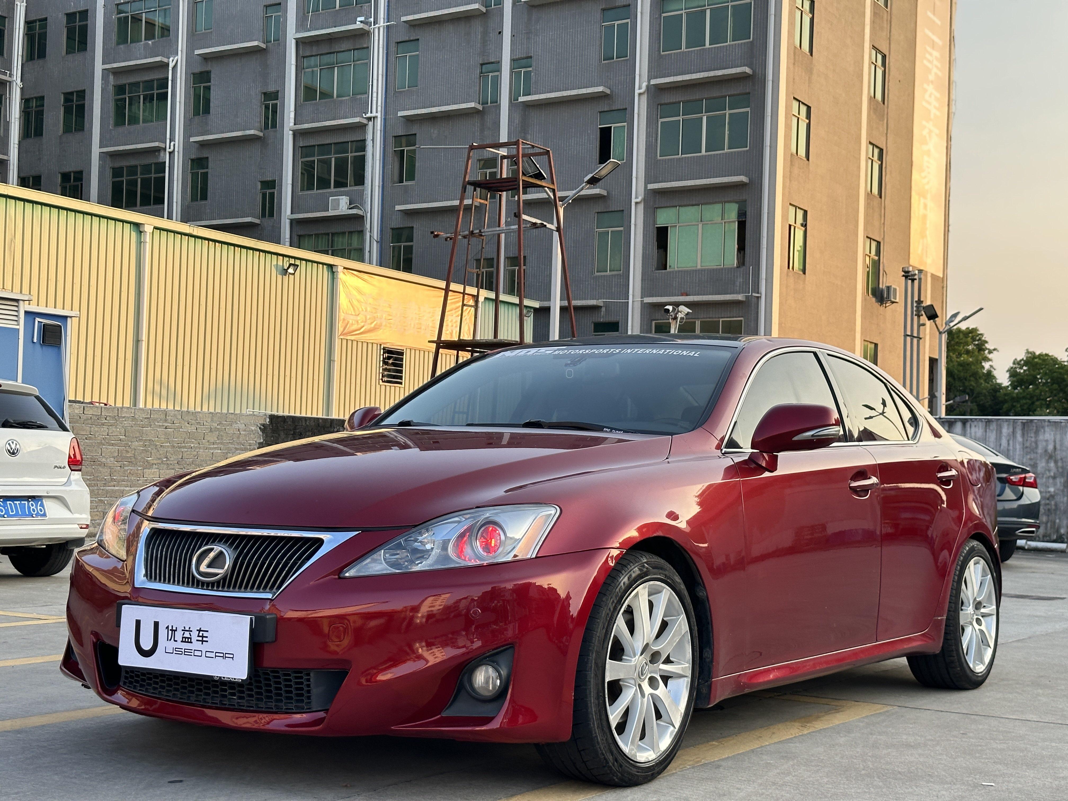 Lexus IS 2012 thumb 8