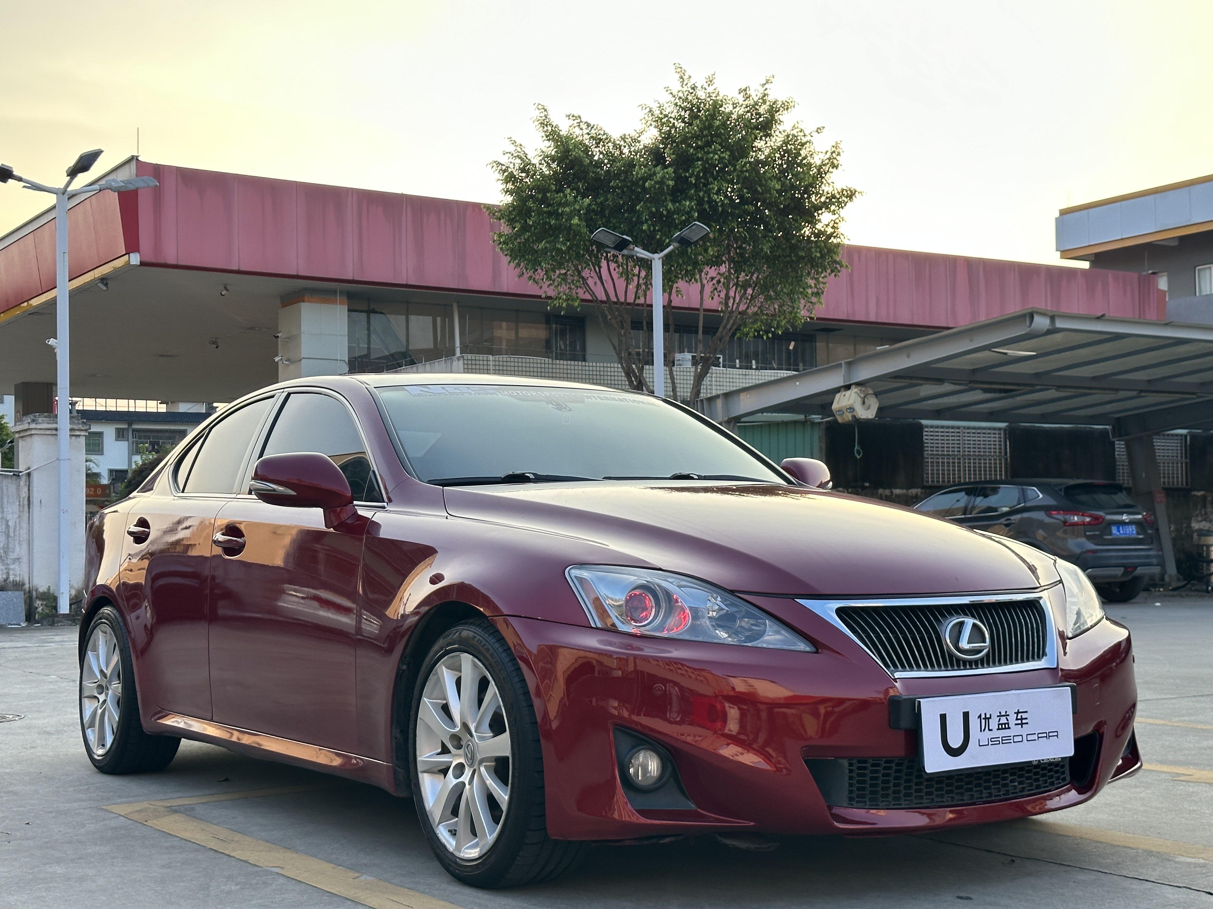 Lexus IS 2012 thumb 10