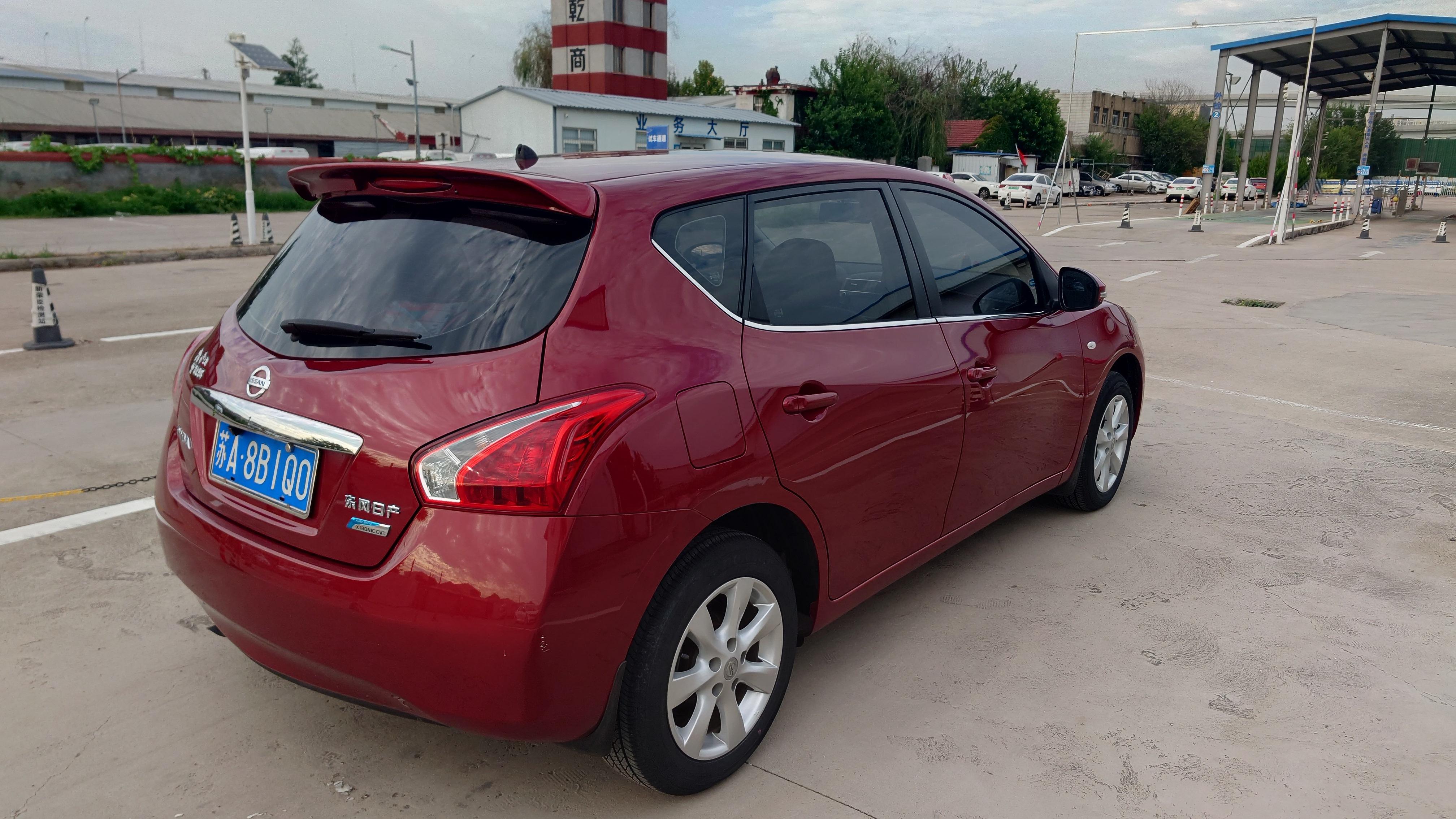 Nissan Tiida 2015 thumb 4