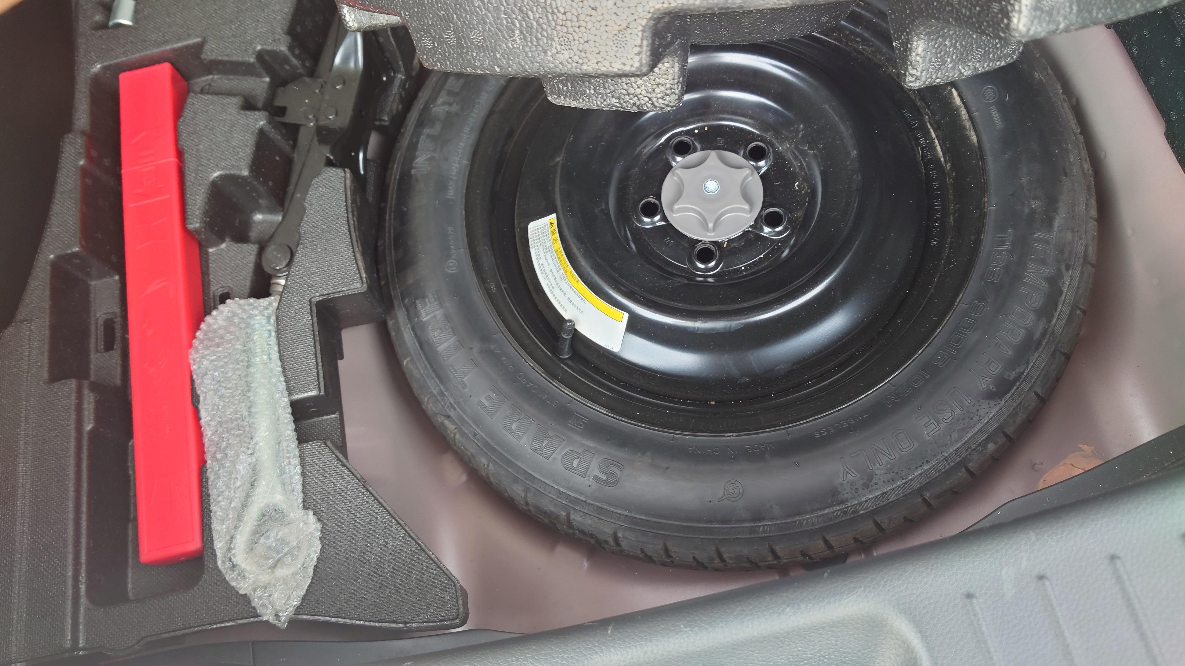 Nissan Tiida 2015 thumb 6