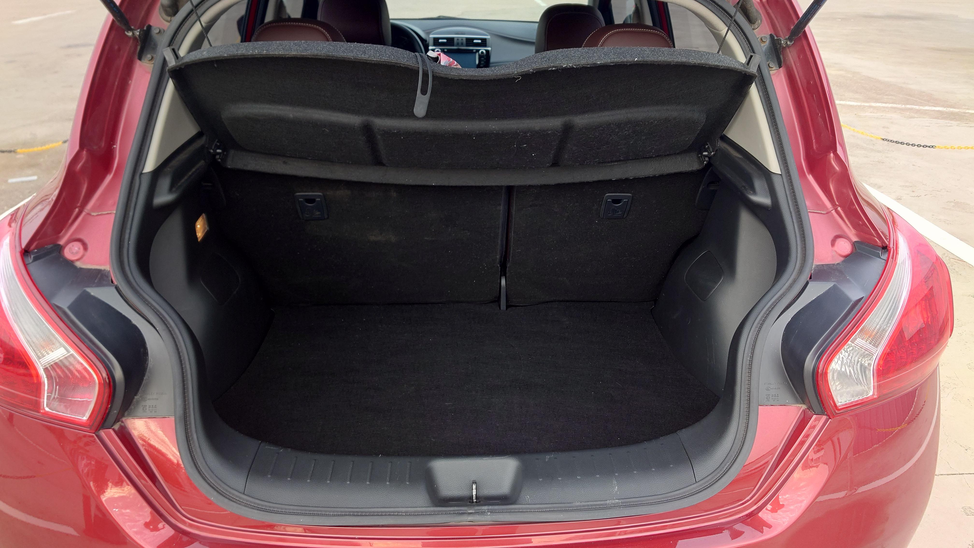 Nissan Tiida 2015 thumb 12