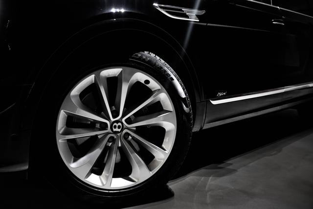 Bentley PHEV 2021 thumb 4