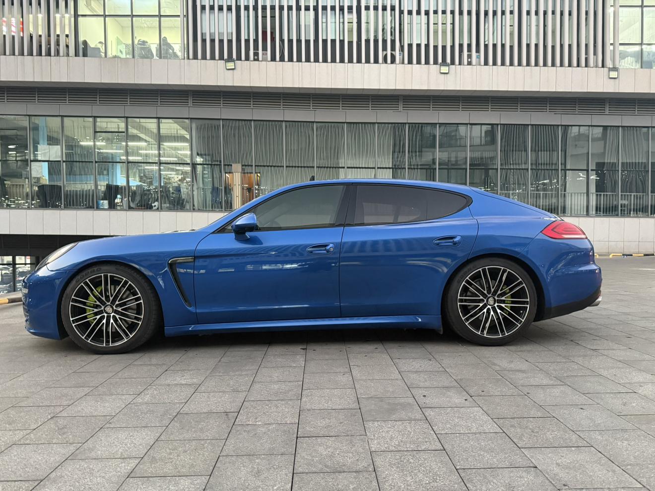 Porsche Panamera 2016 thumb 2