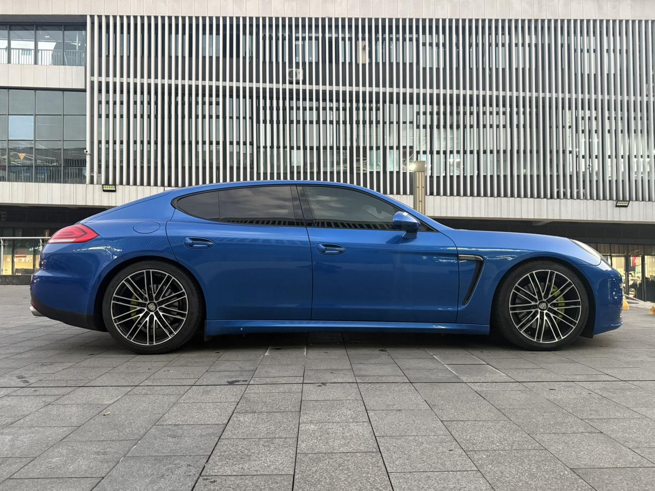 Porsche Panamera 2016 thumb 6
