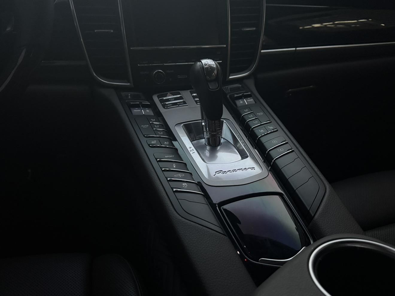 Porsche Panamera 2016 thumb 10