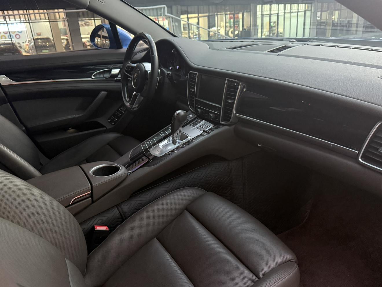 Porsche Panamera 2016 thumb 11