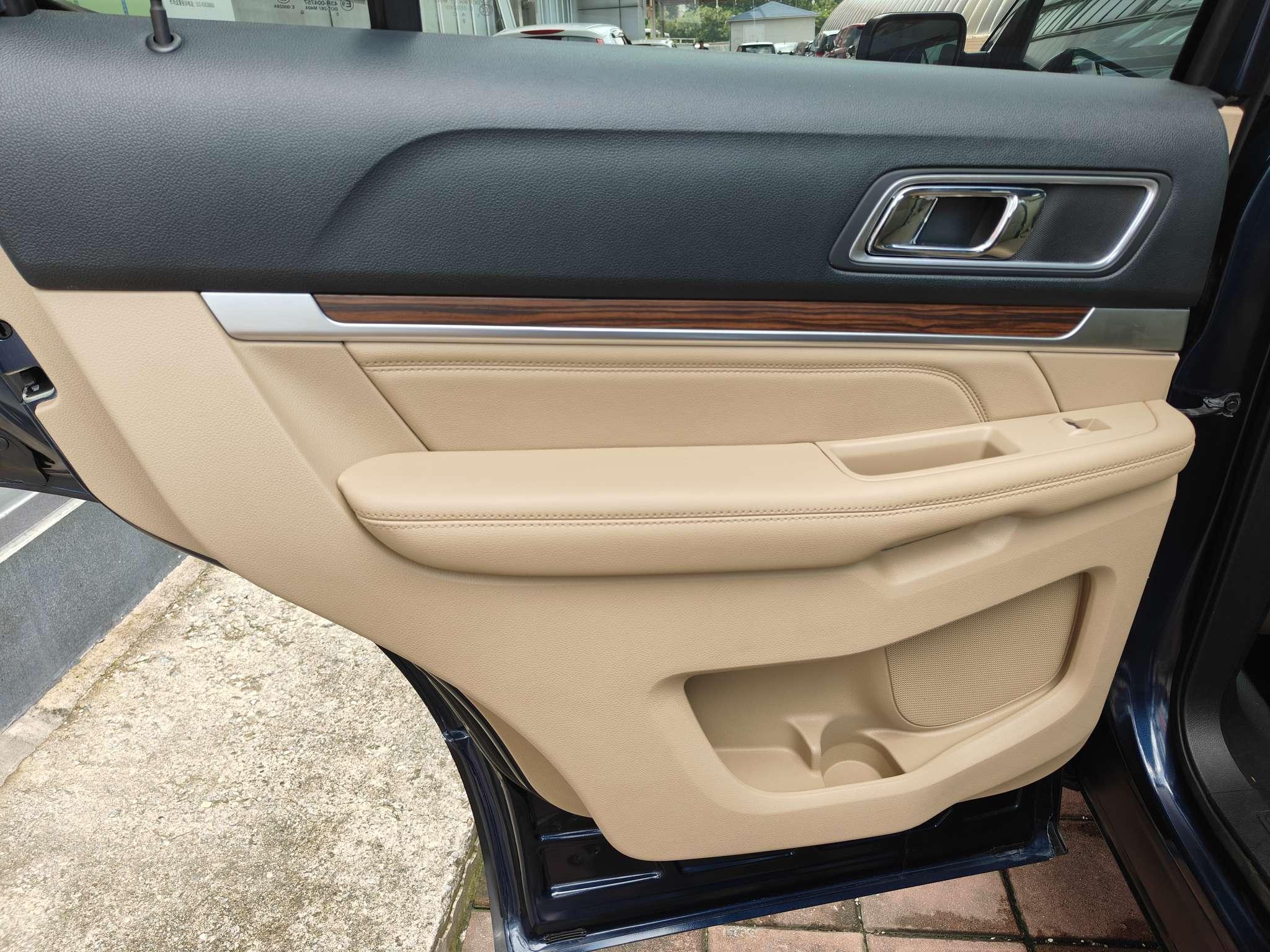 Ford Explorer 2016 thumb 4
