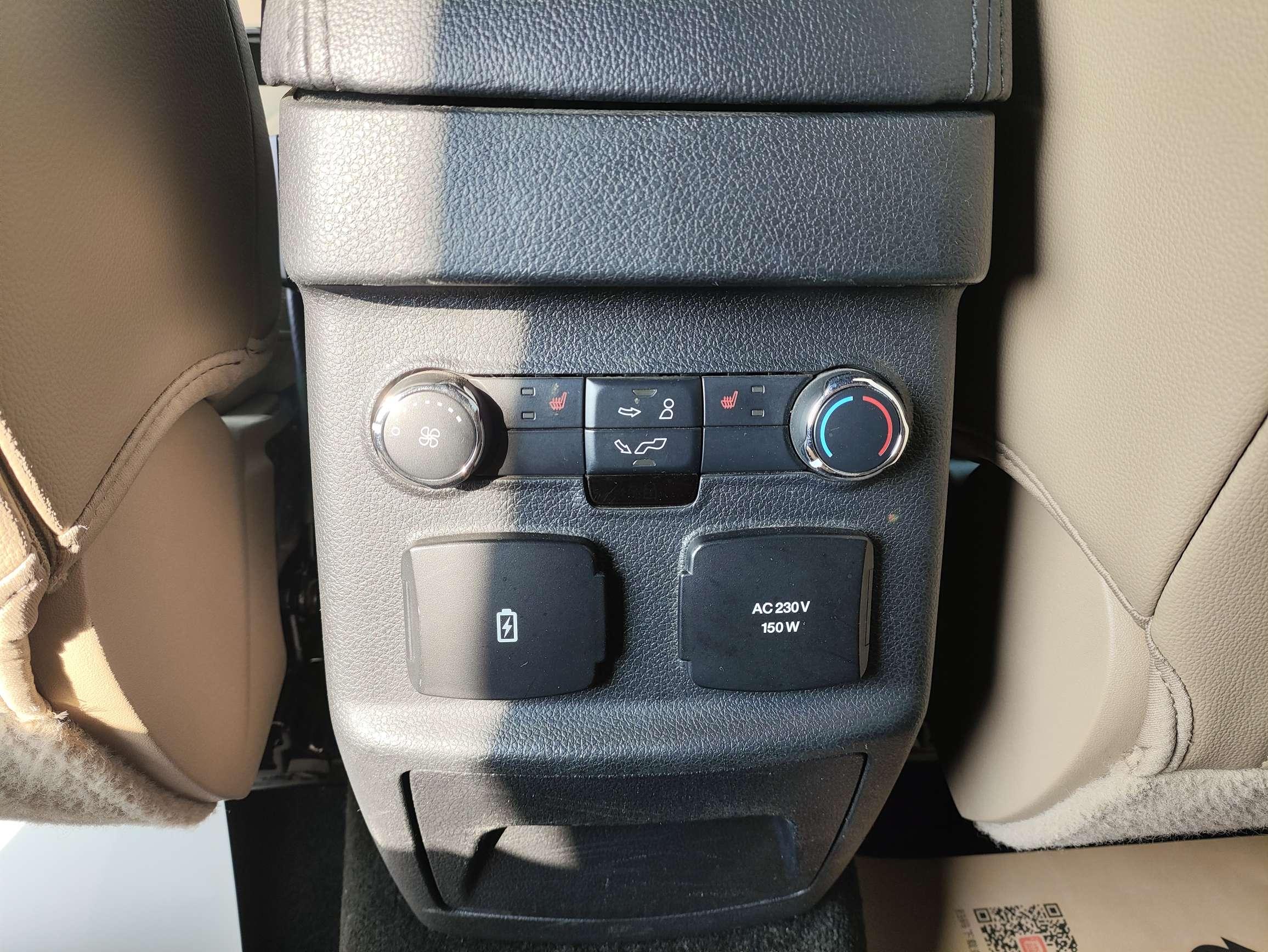 Ford Explorer 2016 thumb 10