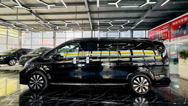 Mercedes-Benz Vito 2024 thumb 2