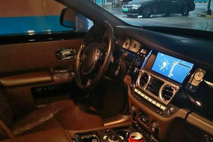 Rolls-Royce Ghost 2013 thumb 2