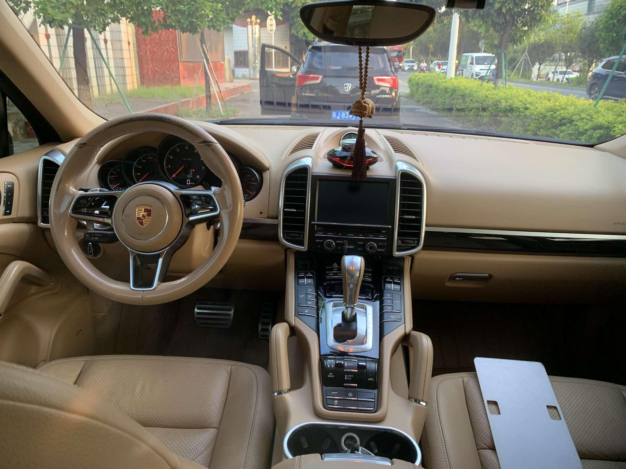 Porsche Cayenne 2016 thumb 8