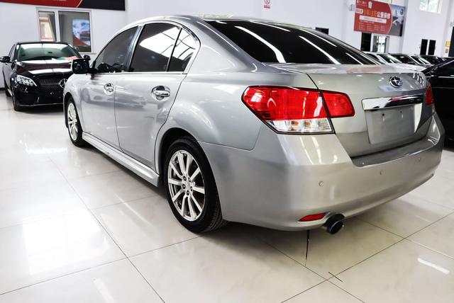 Subaru Legacy 2011 thumb 3