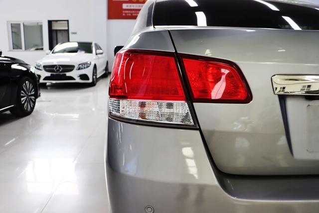Subaru Legacy 2011 thumb 8