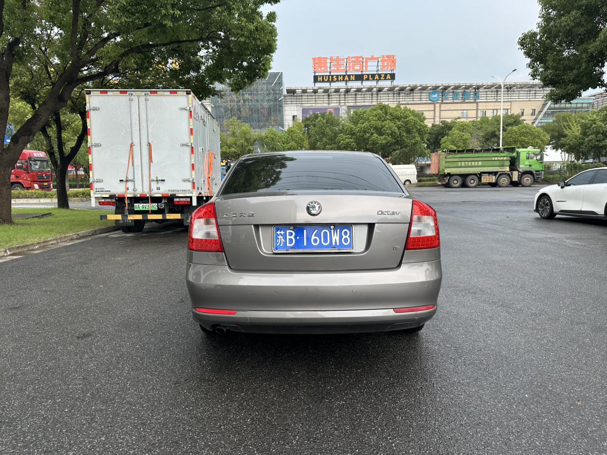 Skoda Octavia 2011 thumb 3