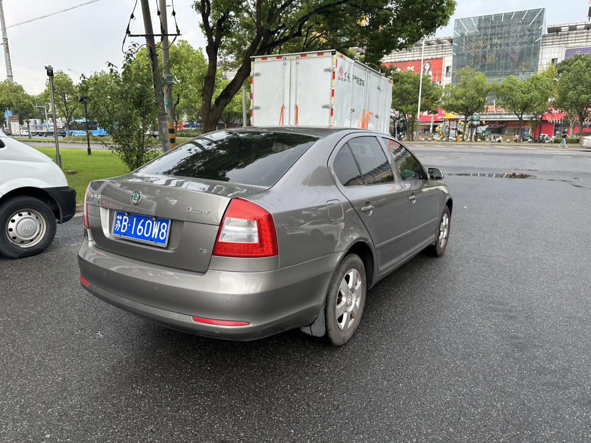 Skoda Octavia 2011 thumb 4
