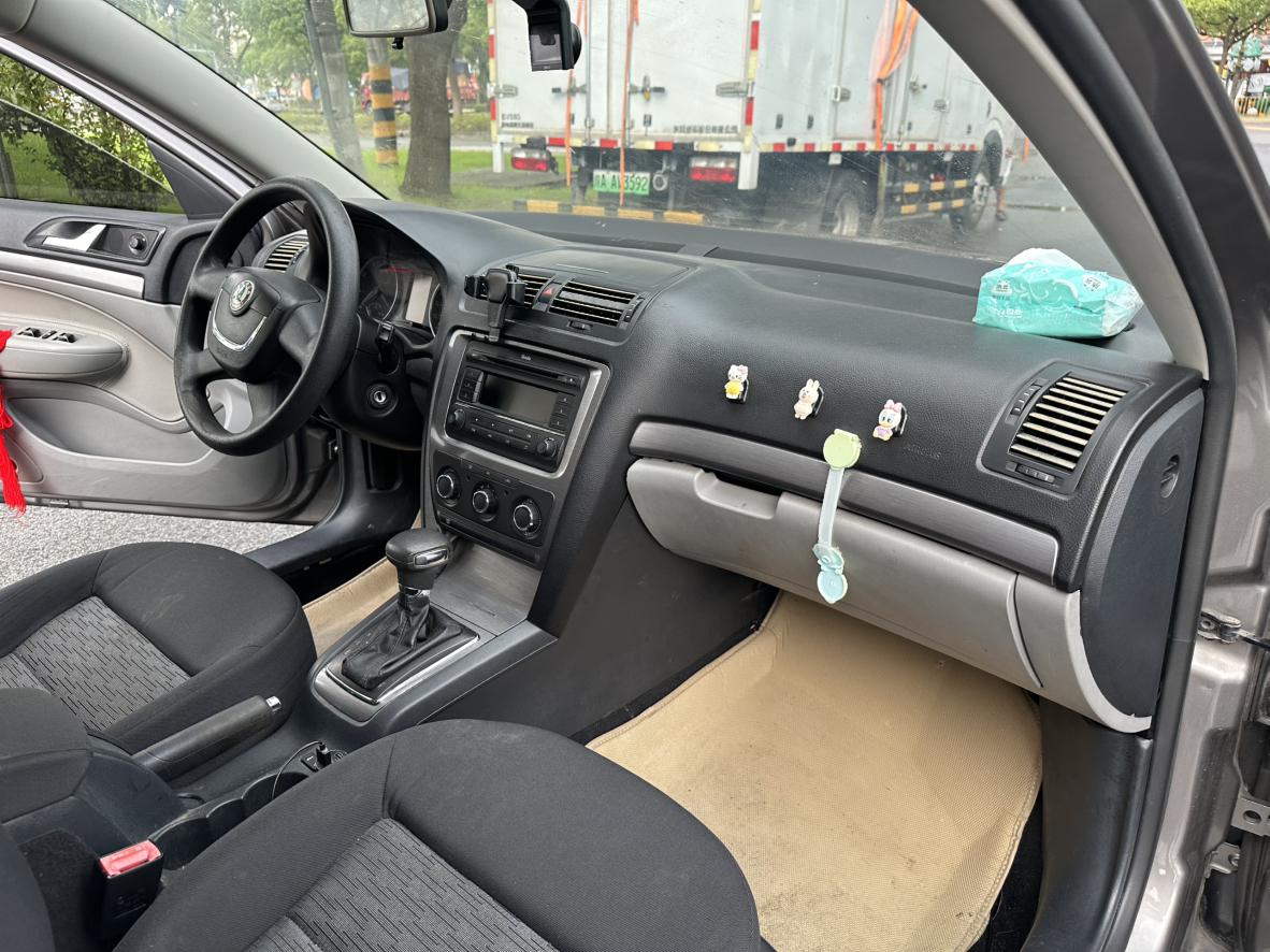 Skoda Octavia 2011 thumb 6