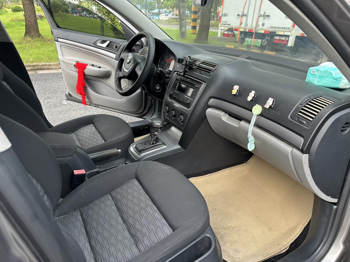 Skoda Octavia 2011 thumb 7