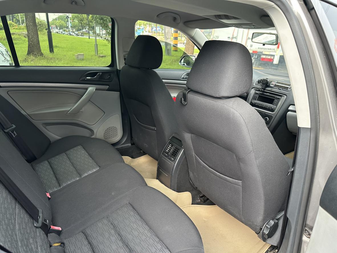 Skoda Octavia 2011 thumb 9