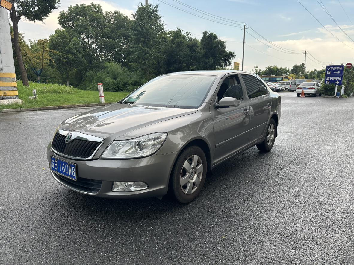 Skoda Octavia 2011 thumb 10