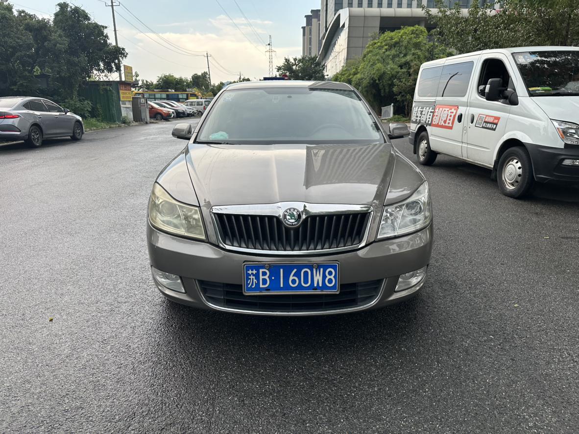 Skoda Octavia 2011 thumb 11