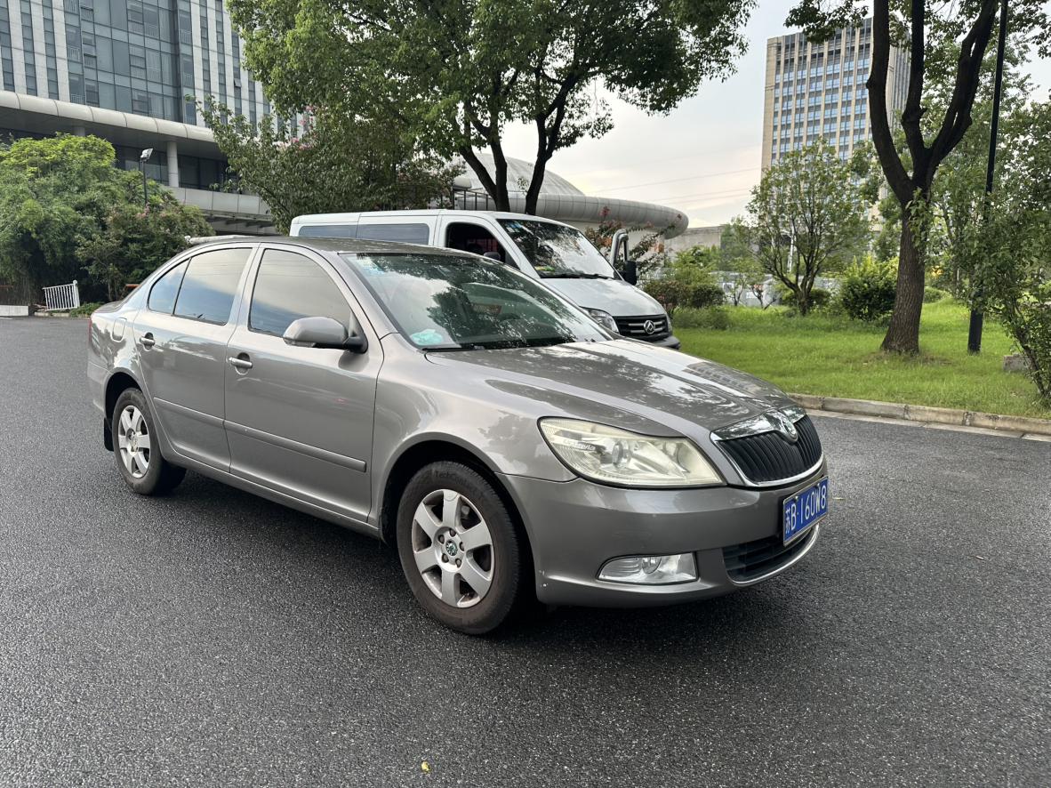 Skoda Octavia 2011 thumb 12