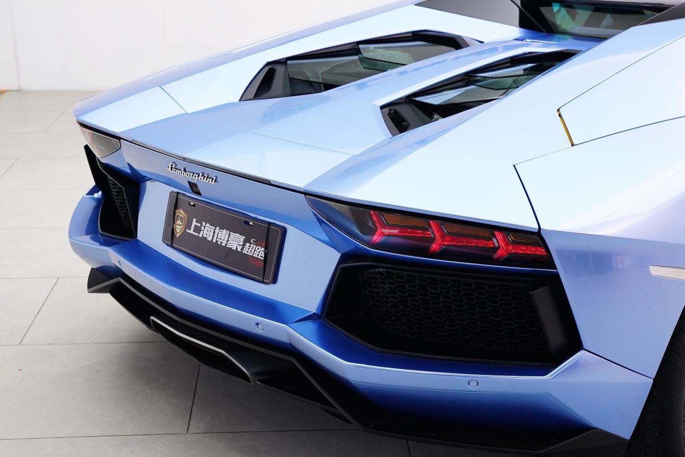 Lamborghini Aventador 2016 thumb 7
