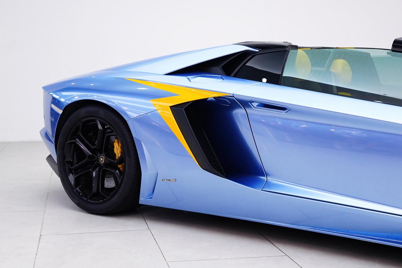 Lamborghini Aventador 2016 thumb 8