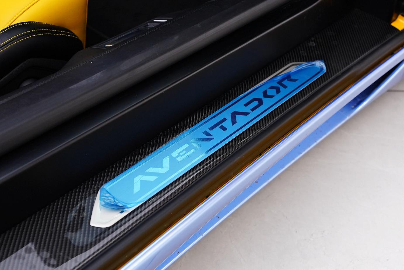 Lamborghini Aventador 2016 thumb 9