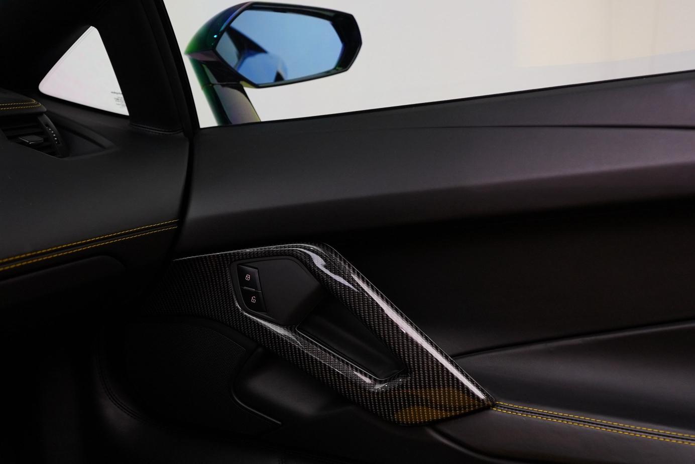 Lamborghini Aventador 2016 thumb 10