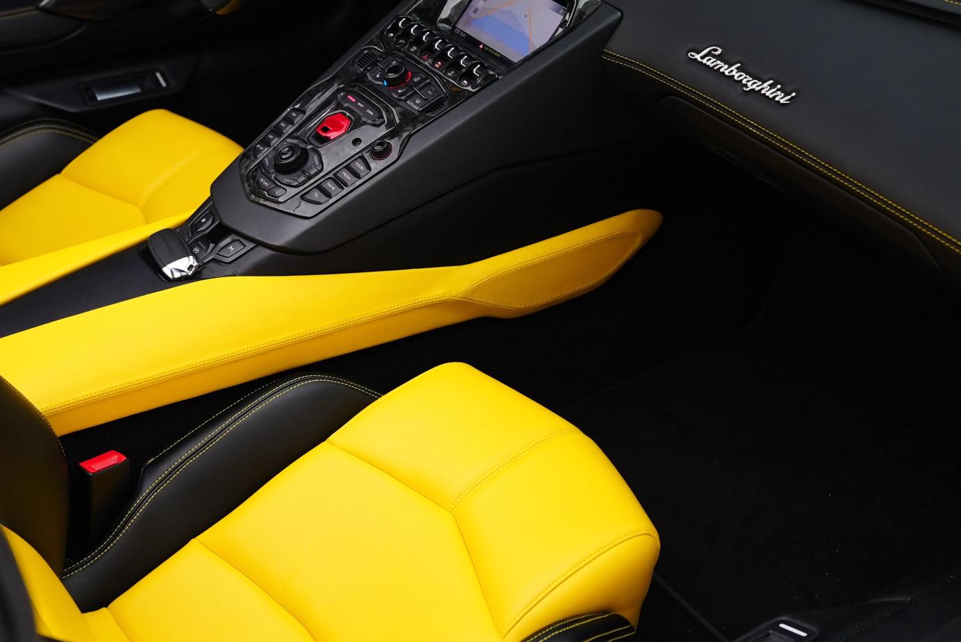 Lamborghini Aventador 2016 thumb 11