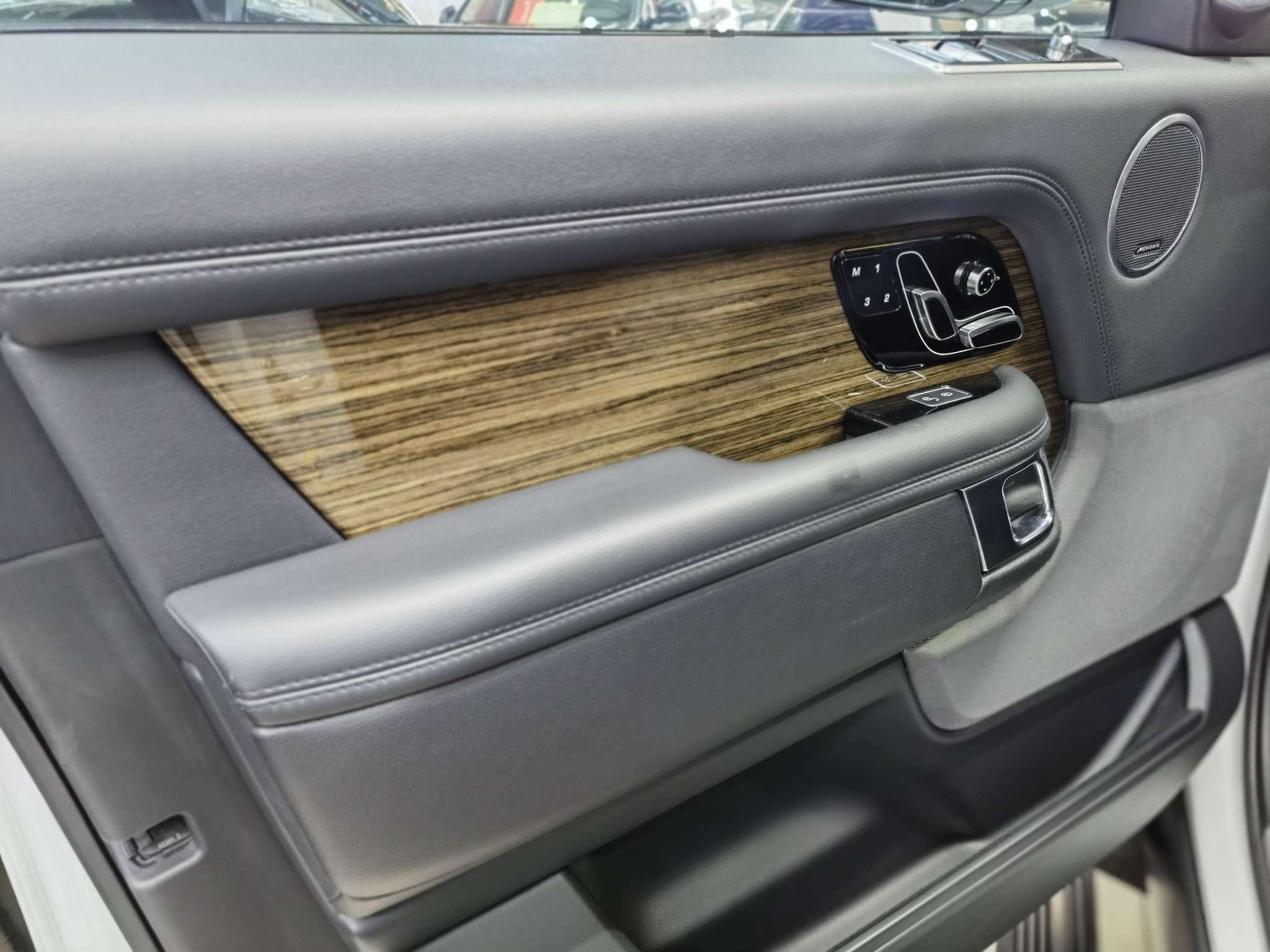 Land Rover Range Rover 2019 thumb 6