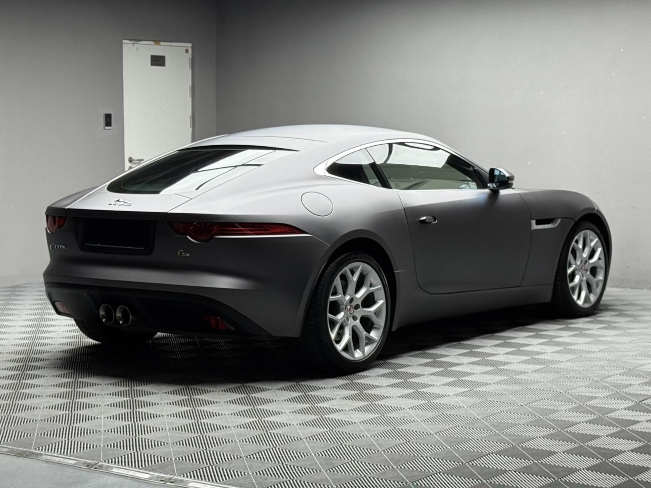 Jaguar F-Type 2015 thumb 3