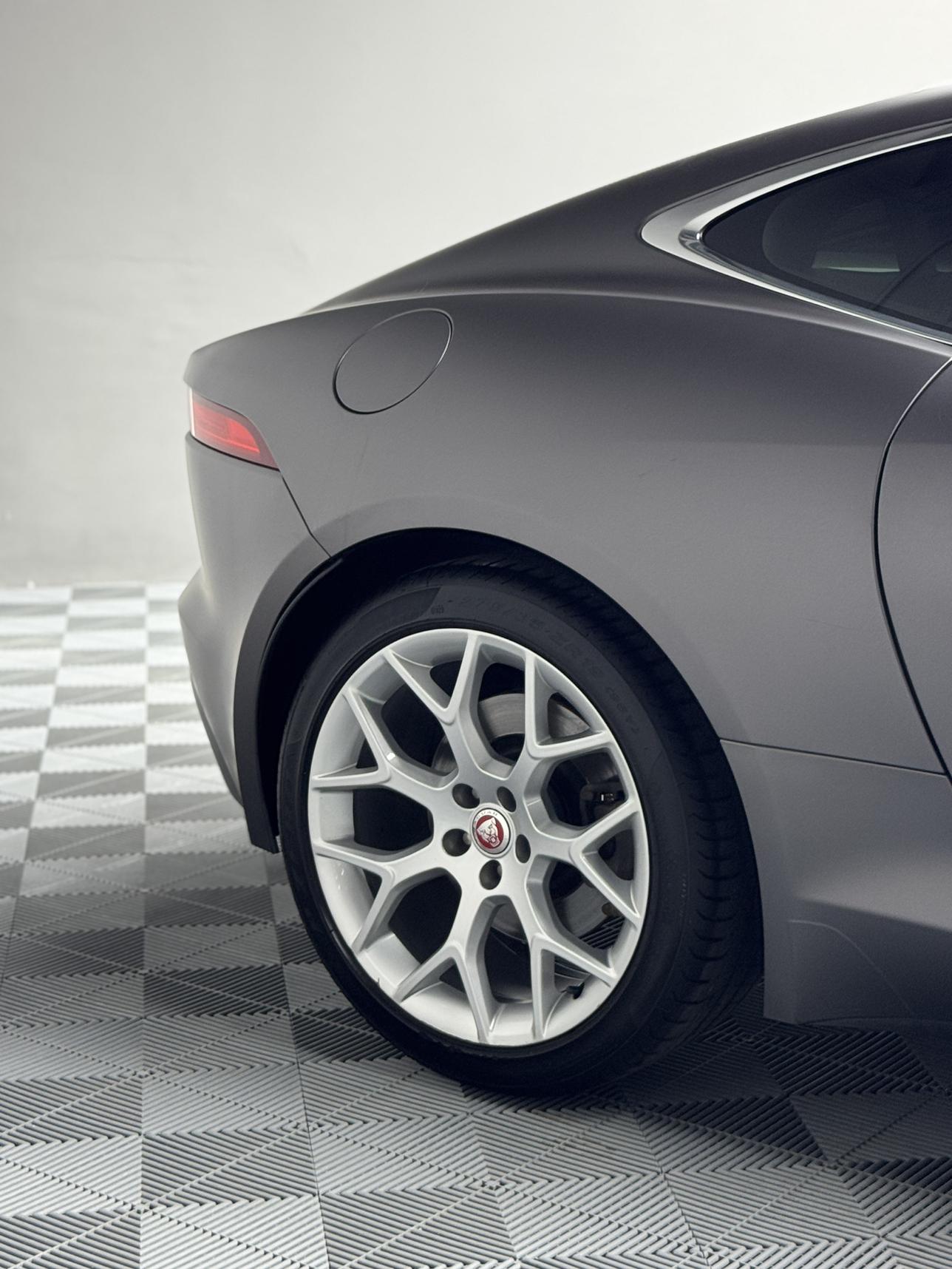 Jaguar F-Type 2015 thumb 6