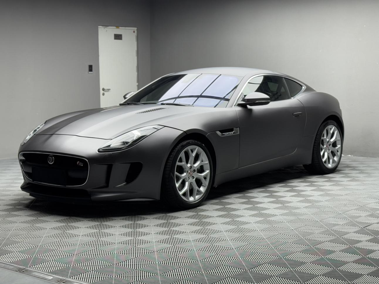 Jaguar F-Type 2015 thumb 12