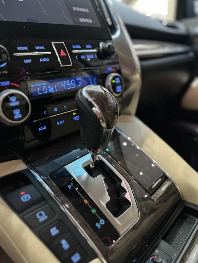 Toyota Vellfire 2023 thumb 6