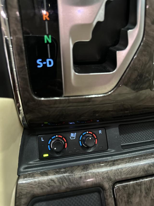 Toyota Vellfire 2023 thumb 9