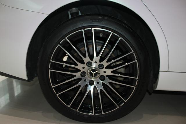 Mercedes-Benz C-Class 2023 thumb 3