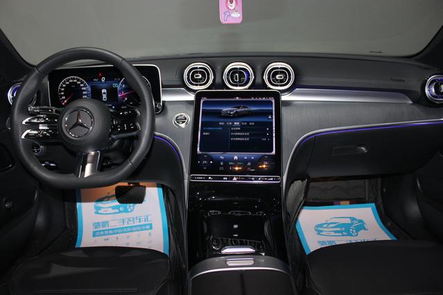 Mercedes-Benz C-Class 2023 thumb 9