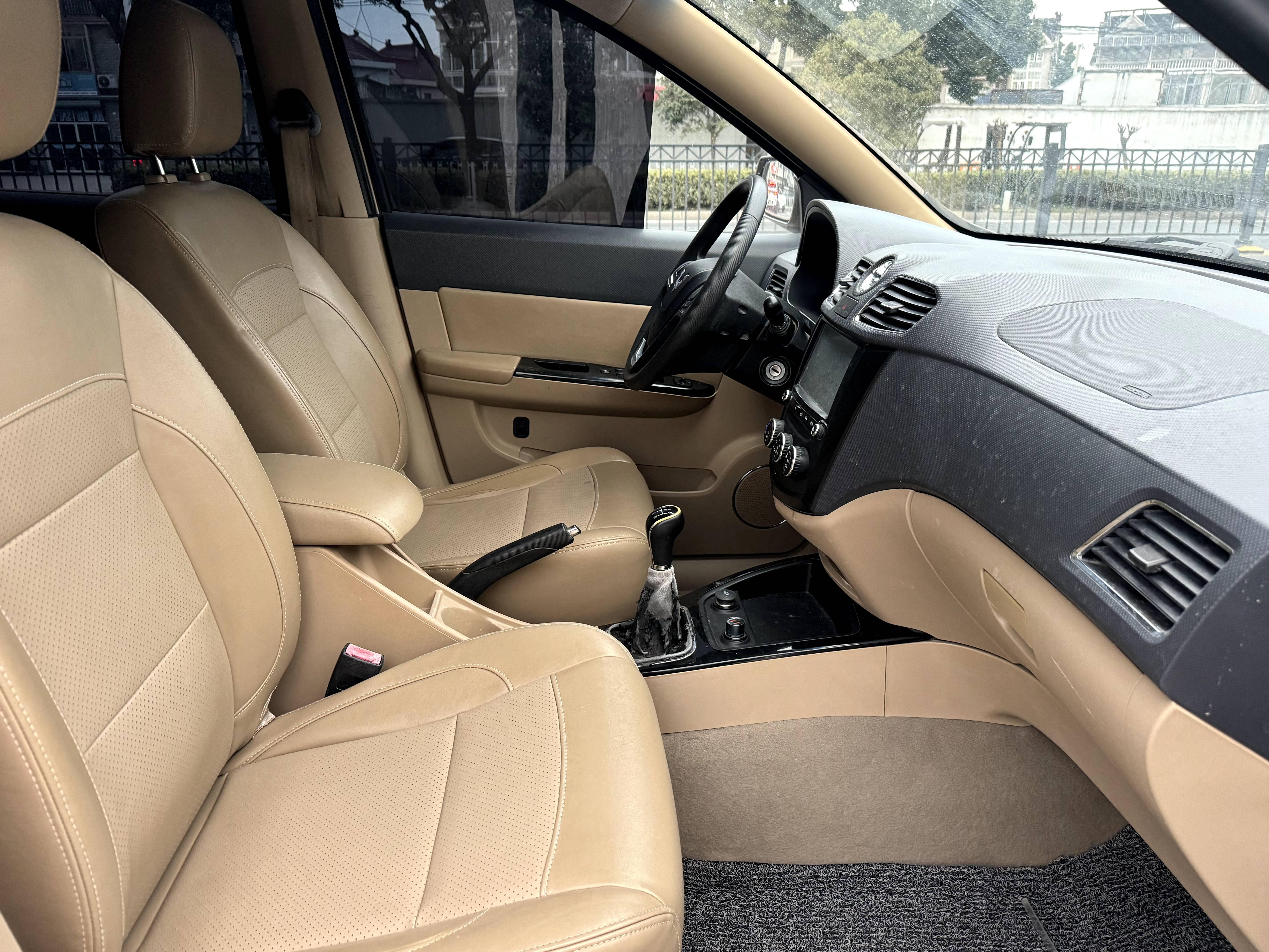Wuling Hong Guang 2015 thumb 11