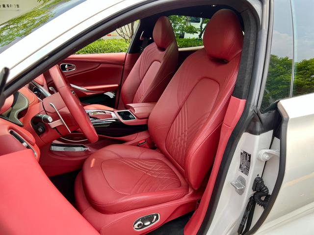 Aston Martin DBX 2022 thumb 2