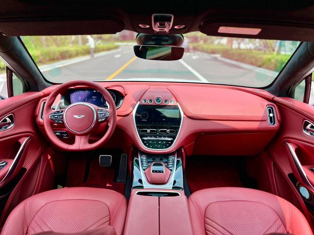 Aston Martin DBX 2022 thumb 5