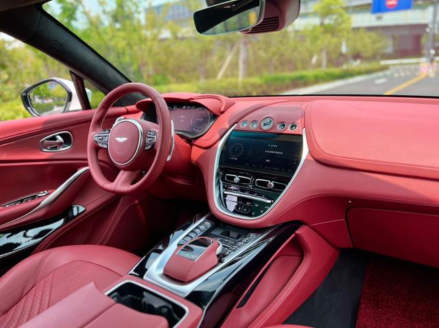 Aston Martin DBX 2022 thumb 8
