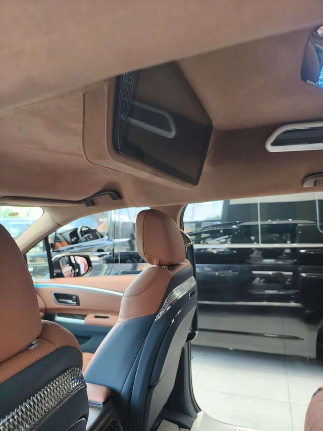 Toyota Granvia 2024 thumb 7